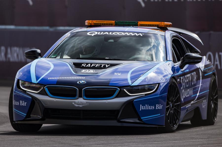  BMW i8 Formula E Safety Car (I12) 2015 года  (фото 8 из 21)